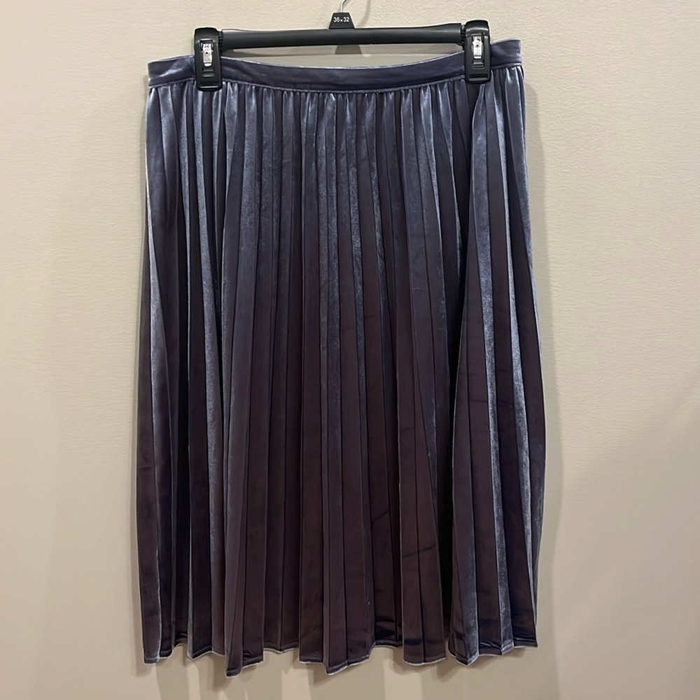 W By Worthington Pleated Velour Midi Skirt Size 8
